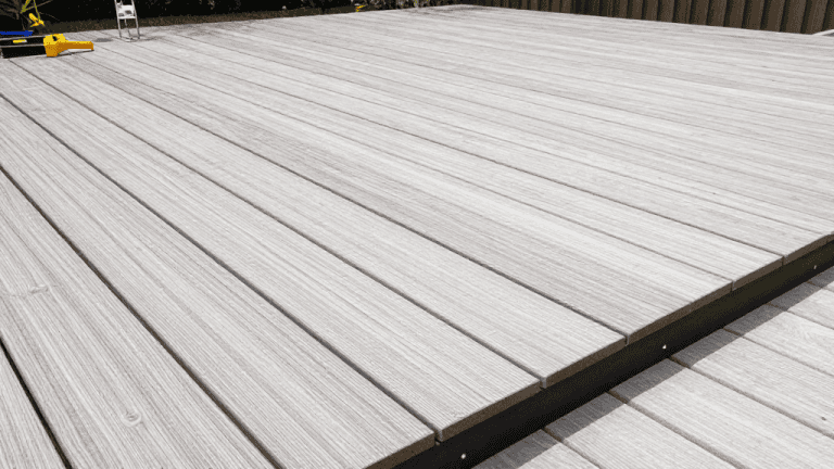 Balcon en bois composite pour extérieur durable et esthétique.